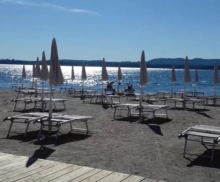 Appartamento Al Lago Lesa Eksteriør bilde